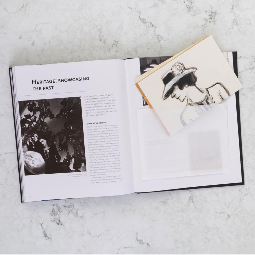 CHANEL Absolutely Coffee Table Book with Black and White Cover - Catherine Örmen - Picture 8 of 10